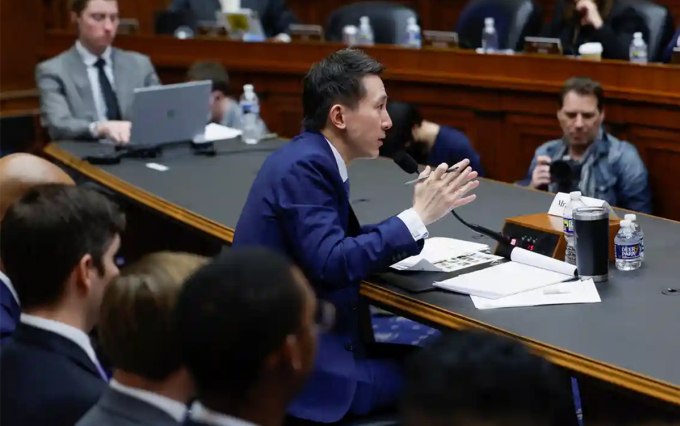 Giám đốc điều hành TikTok Shou Zi Chew tại phiên điều trần trước Hạ viện Mỹ ở Washington ngày 23/3. Ảnh:Reuters