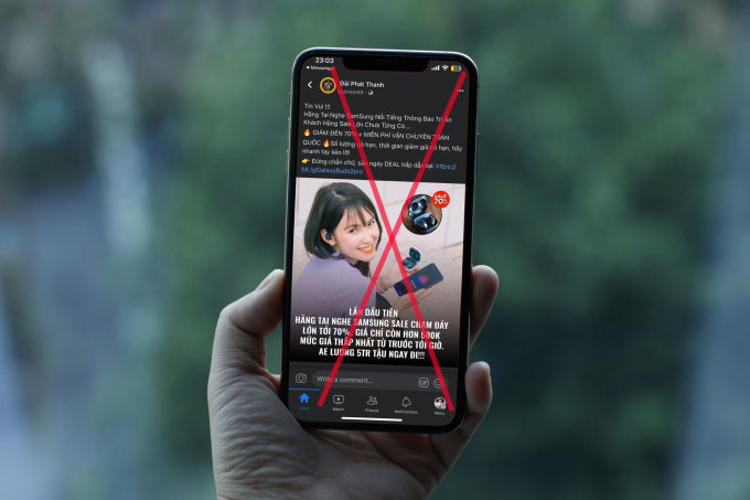 Một Facebook giả kênh Đài Phát Thanh rao bán tai nghe giảm giá 70%. Ảnh: Khương Nha